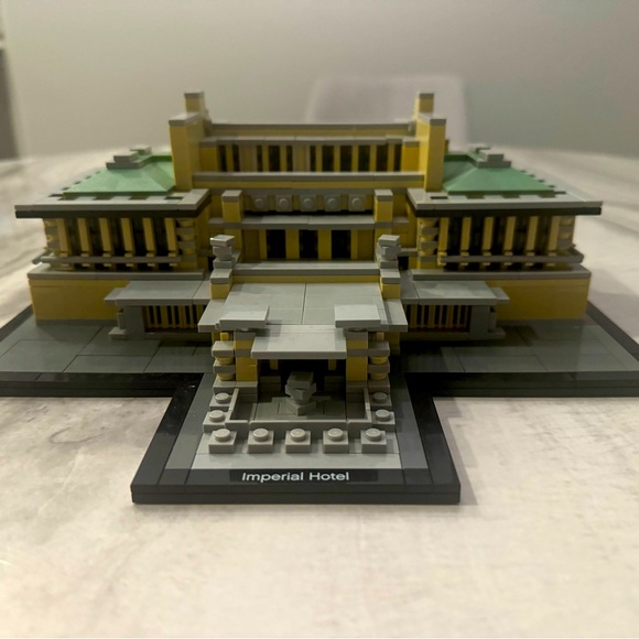 21017 LEGO Architecture Architect Series Imperial Hotel - Picture 1 of 4